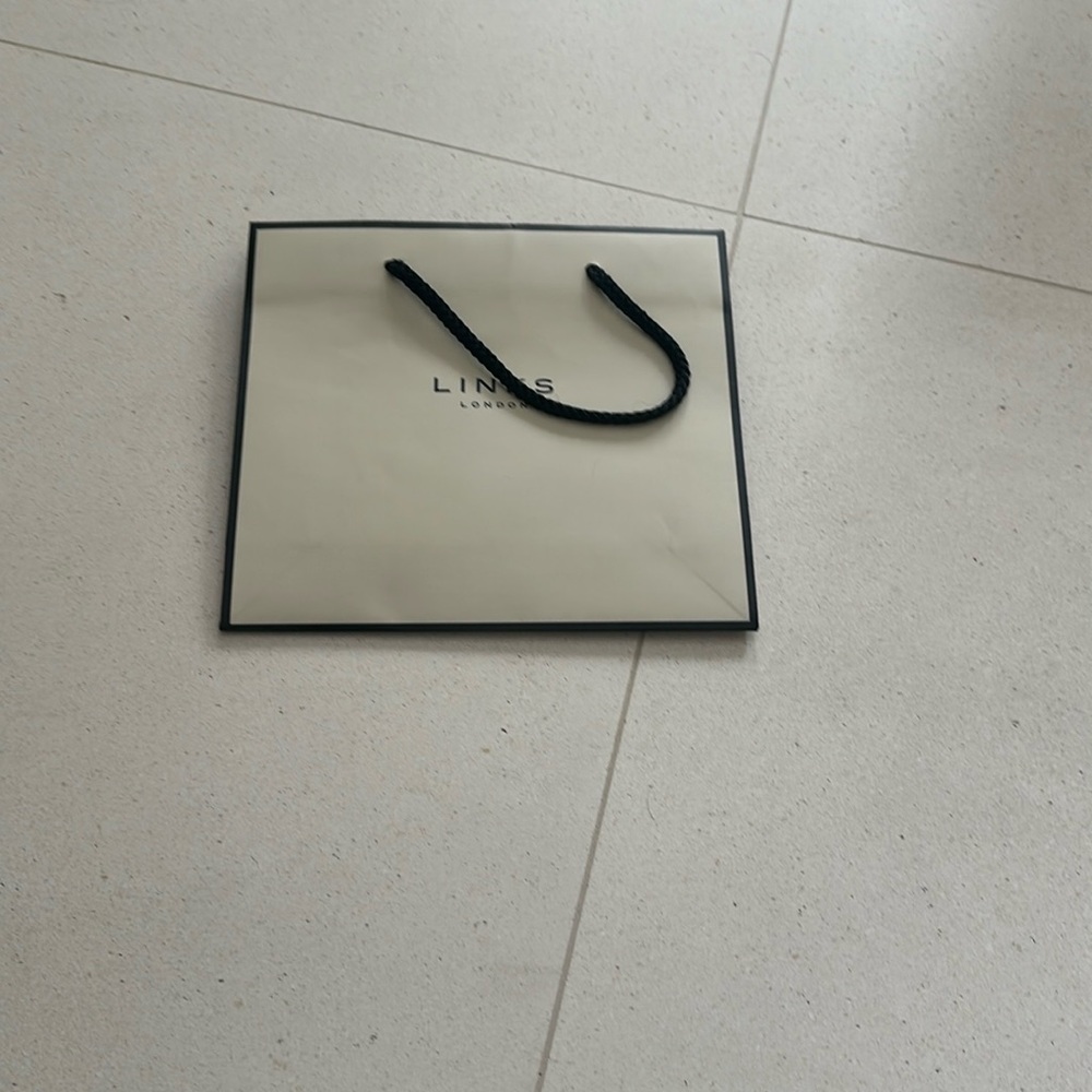 Links paper bag.